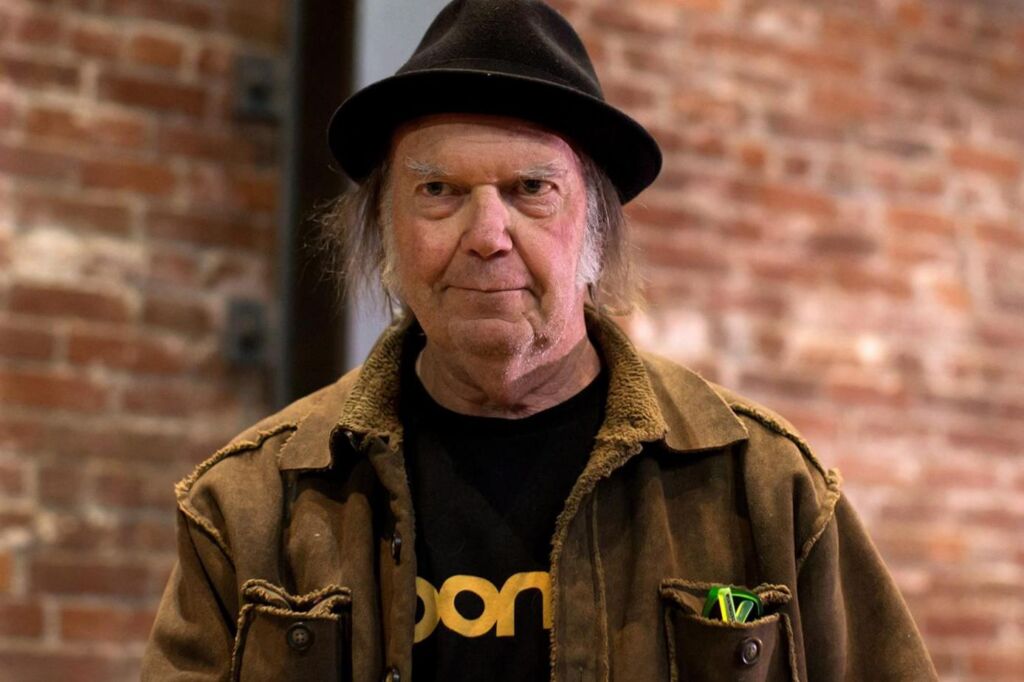 Neil Young raille contre Starbucks en 2015 Song : Hear