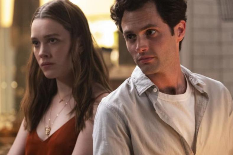 Penn Badgley admet qu’il était « étonnamment dégoûté » par sa scène de masturbation Penn Badgley admet qu’il était « étonnamment dégoûté » par sa scène de masturbation
