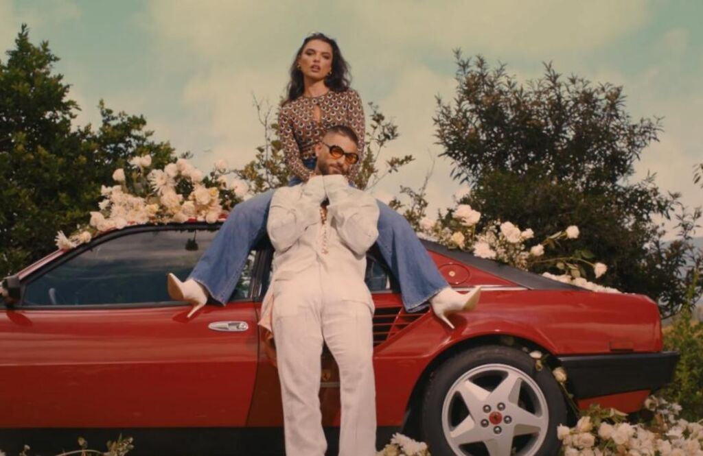 Maluma passe derrière la caméra pour la vidéo ‘Mojando Asientos’