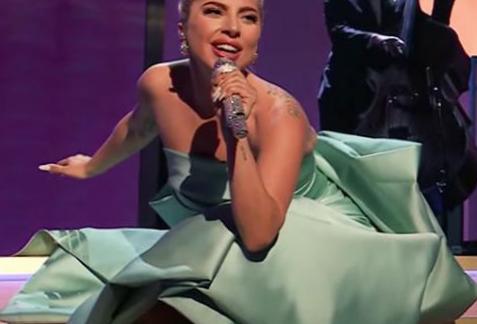 Regardez la performance de Lady Gaga aux Grammys 2022 Regardez la performance de Lady Gaga aux Grammys 2022