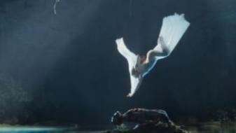 Caroline Polachek sauve Flume dans le clip » Sirens « Caroline Polachek sauve Flume dans le clip » Sirens «