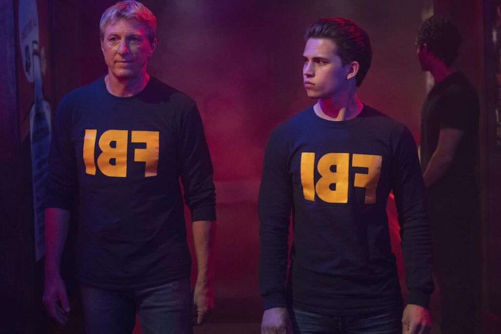 Les créateurs de « Cobra Kai » expliquent pourquoi Johnny Lawrence est banni d’Applebee, mais il y a encore plus Les créateurs de « Cobra Kai » expliquent pourquoi Johnny Lawrence est banni d’Applebee, mais il y a encore plus