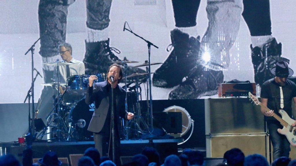 Pearl Jam retrouve le batteur Dave Krusen pour interpréter la majeure partie de « Ten » Pearl Jam retrouve le batteur Dave Krusen pour interpréter la majeure partie de « Ten »