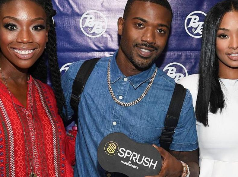 Brandy accusée d’avoir ombré la princesse Love après qu’elle a demandé le divorce de Ray J Brandy accusée d’avoir ombré la princesse Love après qu’elle a demandé le divorce de Ray J