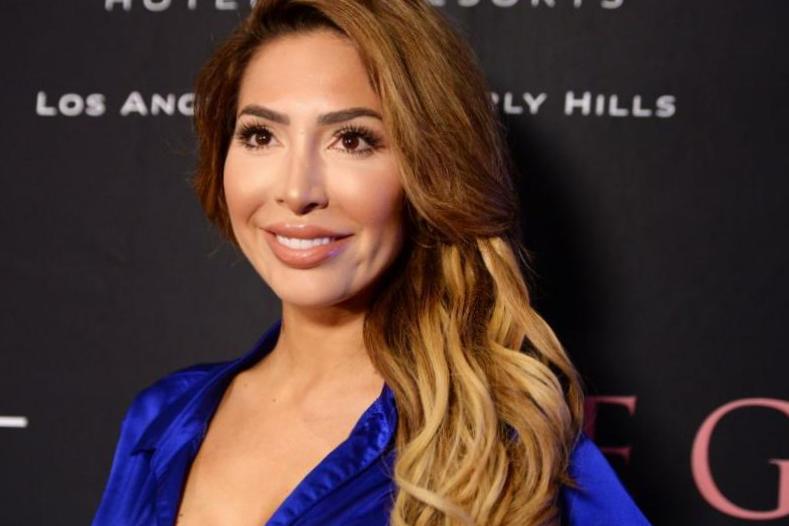 Farrah Abraham critiquée pour s’être qualifiée de «veuve» et de «mère endeuillée» Farrah Abraham critiquée pour s’être qualifiée de «veuve» et de «mère endeuillée»