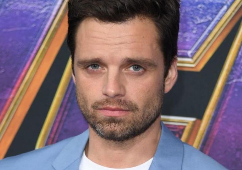 Sebastian Stan fait référence à Bucky Barnes de Marvel tout en encourageant les fans à rester en sécurité