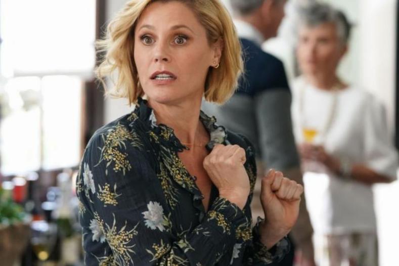 Julie Bowen aborde la rumeur selon laquelle elle a subi une chirurgie plastique après le tournage du pilote Julie Bowen aborde la rumeur selon laquelle elle a subi une chirurgie plastique après le tournage du pilote