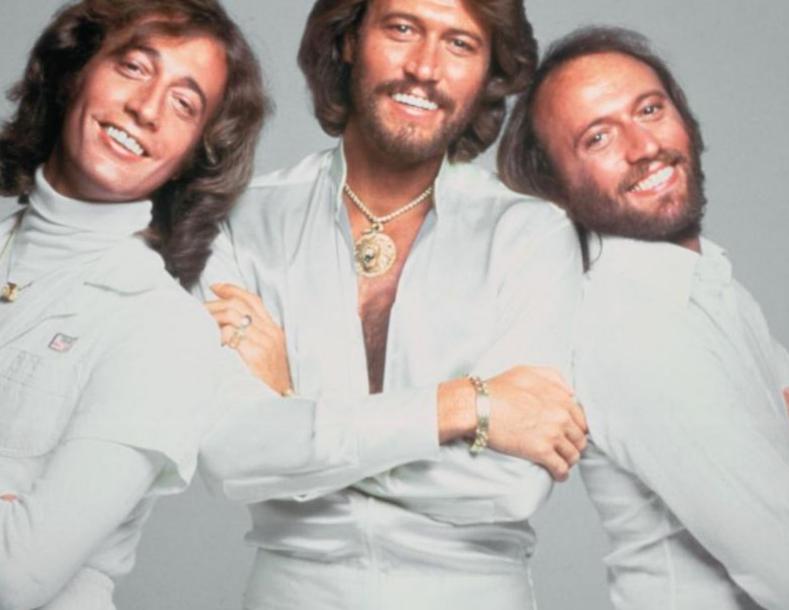 Comment les Bee Gees ont changé le titre de «fièvre du samedi soir»
