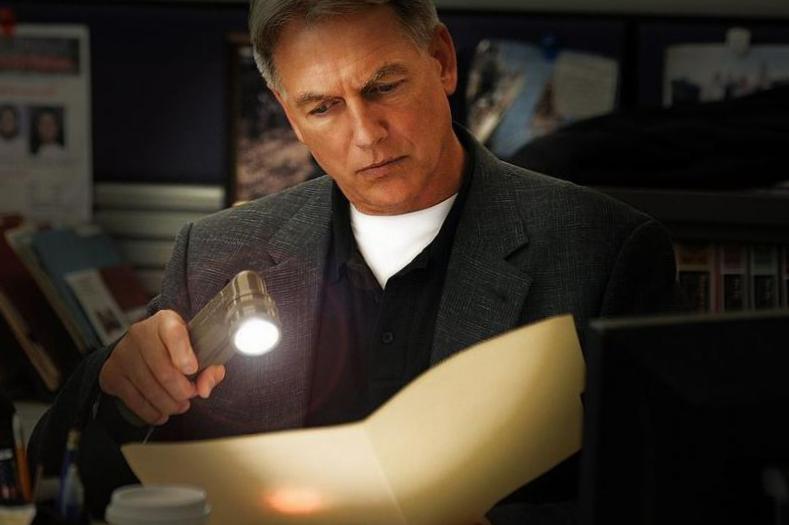 Dans quels épisodes «NCIS» le fils de Mark Harmon, Sean Harmon, a-t-il joué Younger Gibbs ?