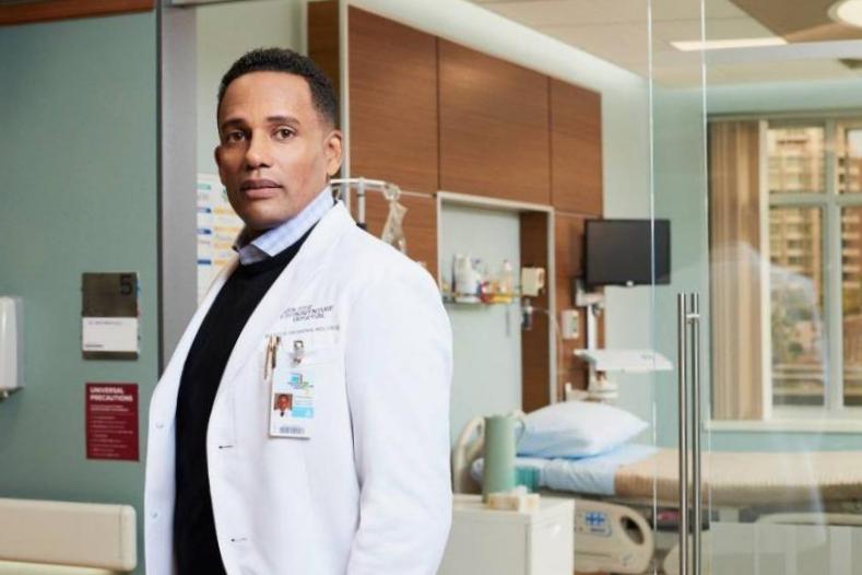 Qui joue le Dr Marcus Andrews ? Qui joue le Dr Marcus Andrews ?