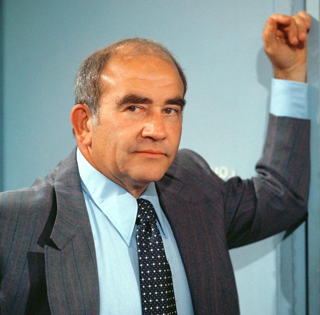Avec qui Ed Asner a-t-il joué dans « Cobra Kai » ? Avec qui Ed Asner a-t-il joué dans « Cobra Kai » ?