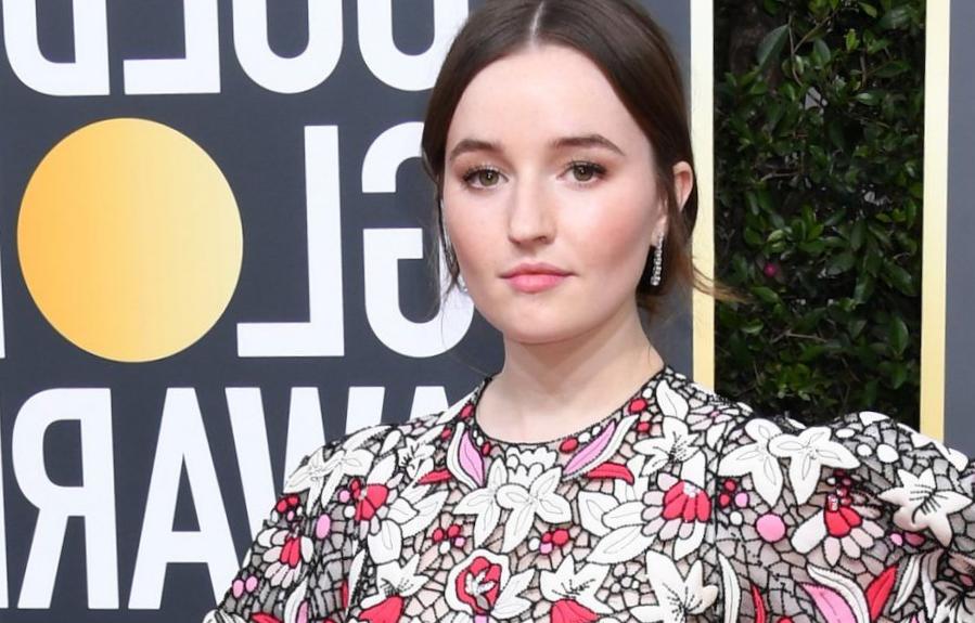 Voici pourquoi Zoe, interprétée par Kaitlyn Dever, semble si familière Voici pourquoi Zoe, interprétée par Kaitlyn Dever, semble si familière