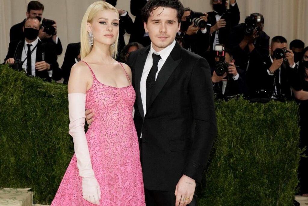À l’intérieur de la maison d’accueil de 10 millions de dollars de Brooklyn Beckham et Nicola Peltz à Beverly Hills À l’intérieur de la maison d’accueil de 10 millions de dollars de Brooklyn Beckham et Nicola Peltz à Beverly Hills