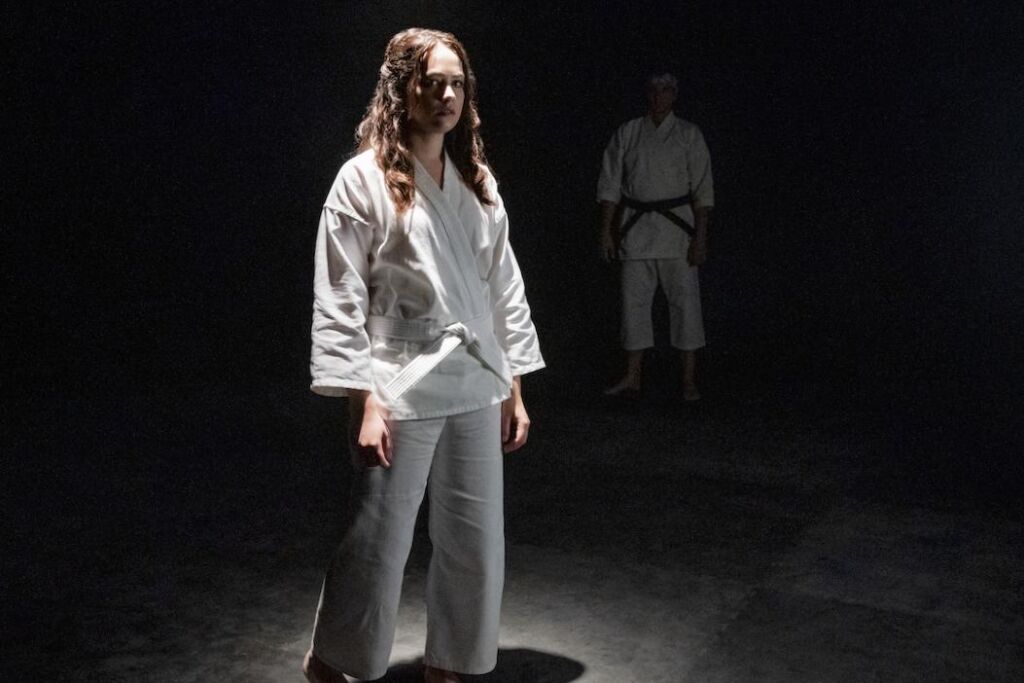 Mary Mouser s’est entraînée 6 jours par semaine pour rendre le karaté « super ancré » Mary Mouser s’est entraînée 6 jours par semaine pour rendre le karaté « super ancré »