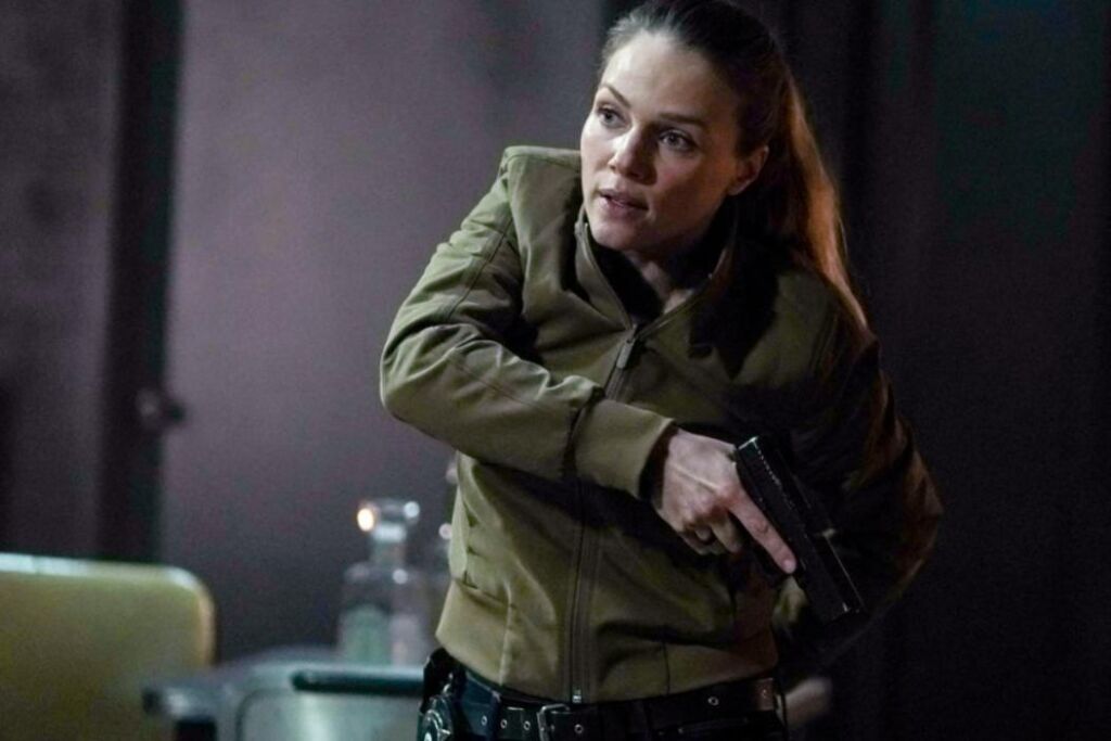 Les membres de la distribution de la saison 9 de Chicago PD suggèrent qu’Upton survit à l’explosion