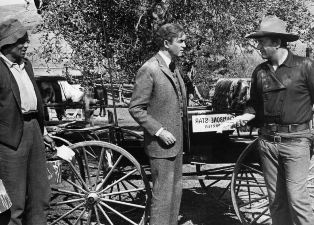 Jimmy Stewart était « mal à l’aise » avec les Noirs dans « L’homme qui a tiré sur Liberty Valance », selon Woody Strode