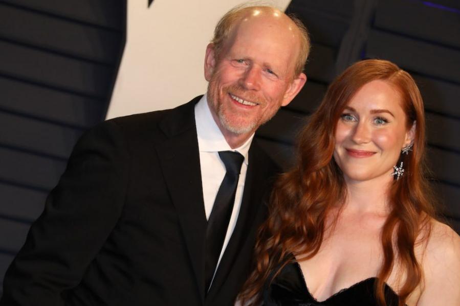 Un Ron Howard « nerveux » a officié le mariage de sa fille Paige aux côtés de la demoiselle d’honneur Bryce Dallas Howard Un Ron Howard « nerveux » a officié le mariage de sa fille Paige aux côtés de la demoiselle d’honneur Bryce Dallas Howard