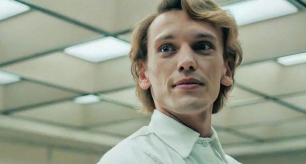 Jamie Campbell Bower a transporté un objet Bizzare dans sa poche pour devenir Vecna
