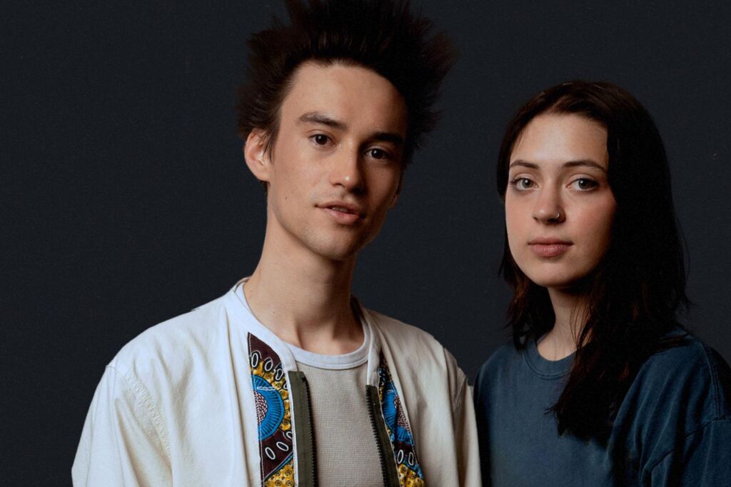 Écoutez la nouvelle chanson de Jacob Collier « Never Gonna Be Alone » avec John Mayer Écoutez la nouvelle chanson de Jacob Collier « Never Gonna Be Alone » avec John Mayer
