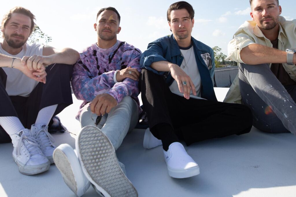 Big Time Rush sont des modèles discrets et idiots dans la vidéo « Fall » Big Time Rush sont des modèles discrets et idiots dans la vidéo « Fall »