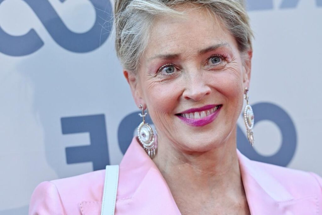Sharon Stone a fait rire après avoir été nominée pour un Golden Globe Sharon Stone a fait rire après avoir été nominée pour un Golden Globe