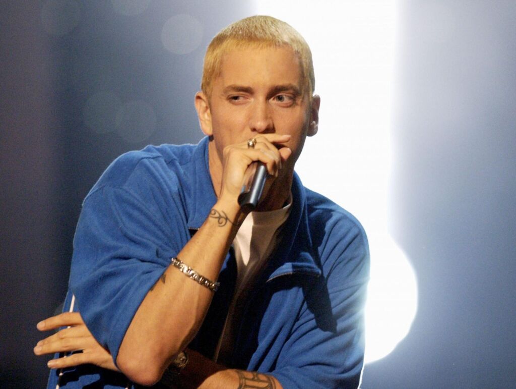 Eminem a battu 2 records du monde Guinness pour le rap rapide Eminem a battu 2 records du monde Guinness pour le rap rapide