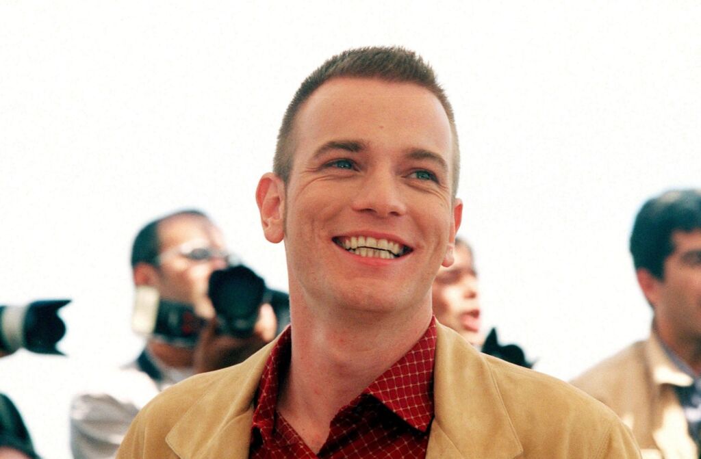 Ewan McGregor explique comment il a perdu sa voix avant son audition « Moulin Rouge » avec Baz Luhrmann