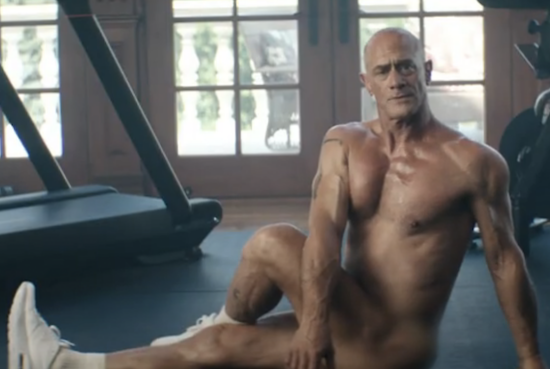 Chris Meloni Nu — Annonce Peloton