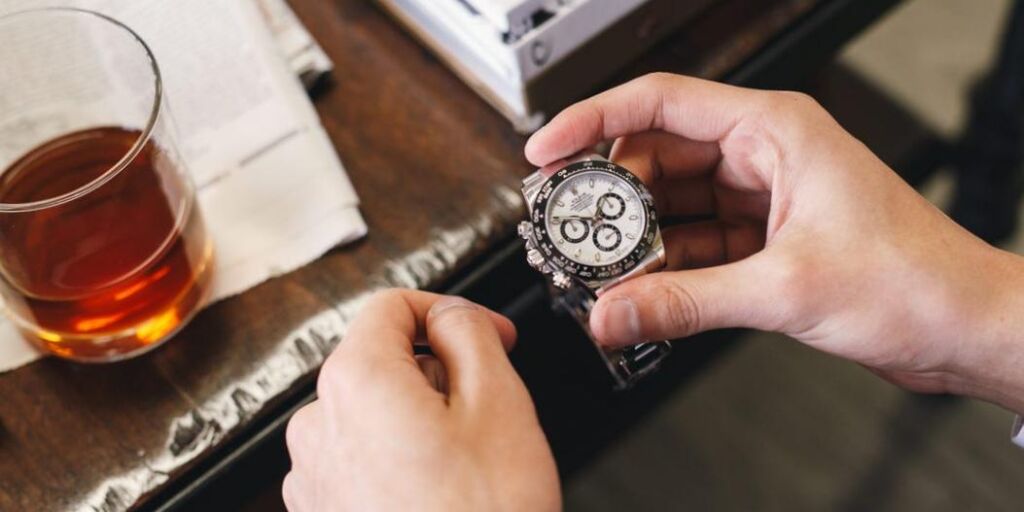 Les prix de revente de Rolex Daytona glissent alors que le crash de la cryptographie efface la richesse Les prix de revente de Rolex Daytona glissent alors que le crash de la cryptographie efface la richesse