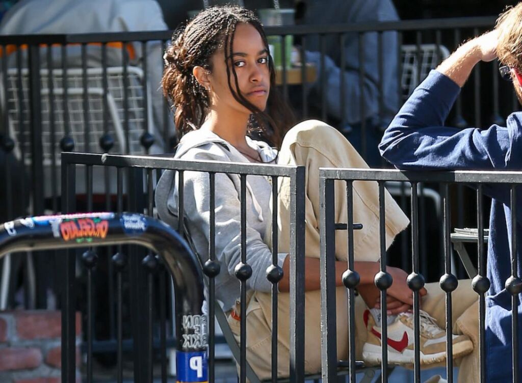L’âge de Malia Obama et combien elle est plus jeune que Dawit Eklund L’âge de Malia Obama et combien elle est plus jeune que Dawit Eklund