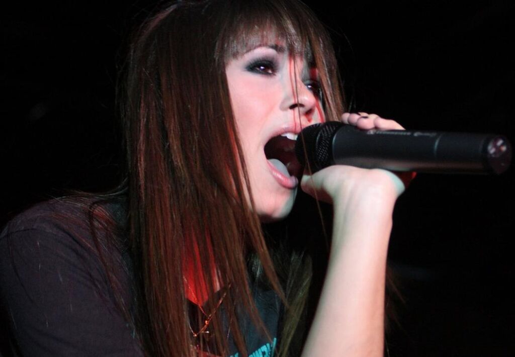 L’album « Holy Fvck » de Demi Lovato revient sur son « Warped Tour Emo Days »