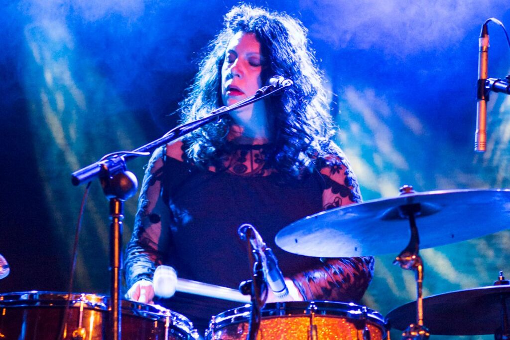 Low annule une liste de concerts pour se concentrer sur le traitement du cancer de Mimi Parker Low annule une liste de concerts pour se concentrer sur le traitement du cancer de Mimi Parker