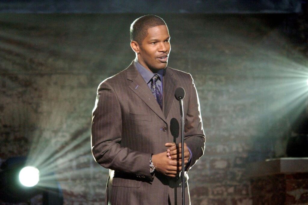 Jamie Foxx n’a pas seulement fait un accent pour ‘Ray’ – il a également cloué les maniérismes de Ray Charles Jamie Foxx n’a pas seulement fait un accent pour ‘Ray’ – il a également cloué les maniérismes de Ray Charles