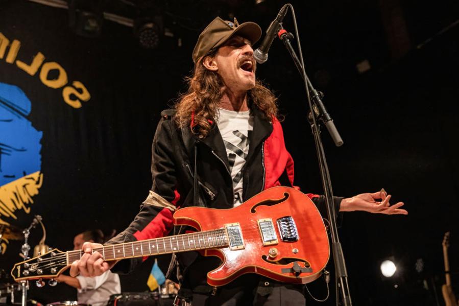 Gogol Bordello joue un spectacle secret pour les soldats ukrainiens – Rolling Stone