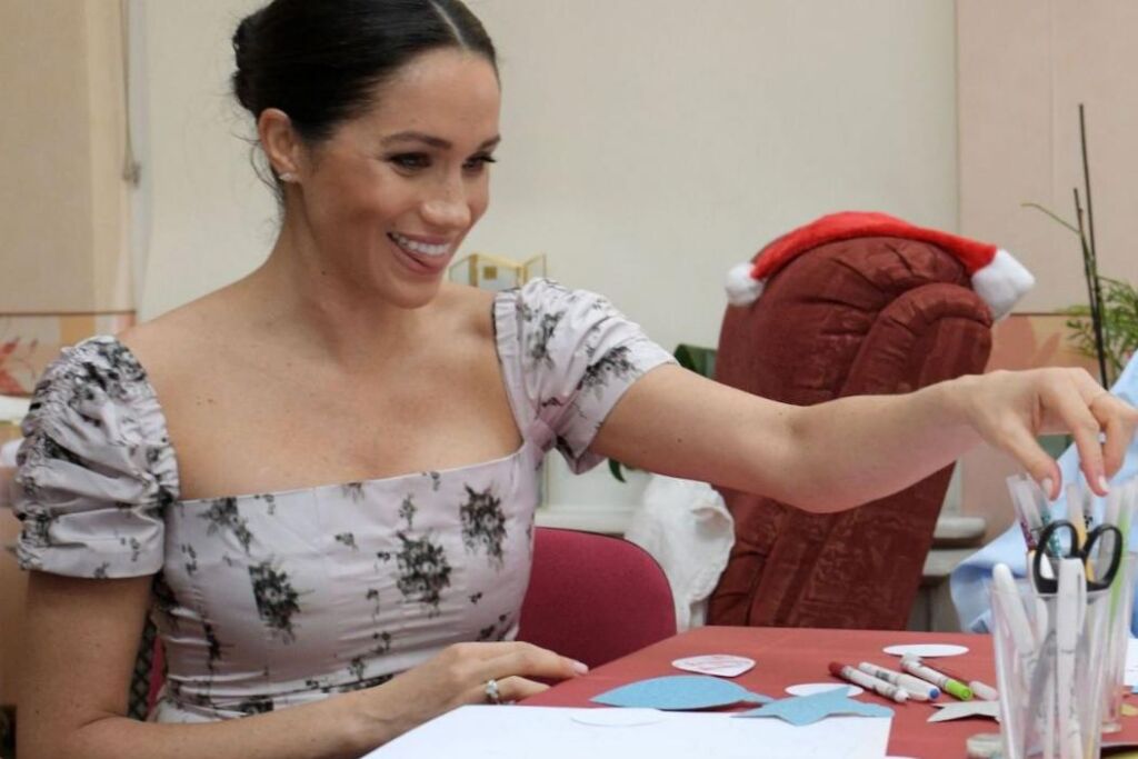 Un expert en langage corporel analyse les moments où Meghan Markle a été surprise en train de tirer la langue et la signification derrière cela Un expert en langage corporel analyse les moments où Meghan Markle a été surprise en train de tirer la langue et la signification derrière cela