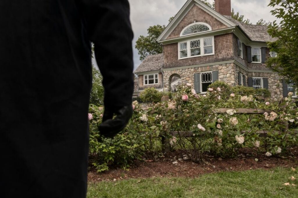 Netflix a payé la famille de « The Watcher » pour leur histoire, mais pas les familles des victimes de Jeffrey Dahmer – Découvrez pourquoi