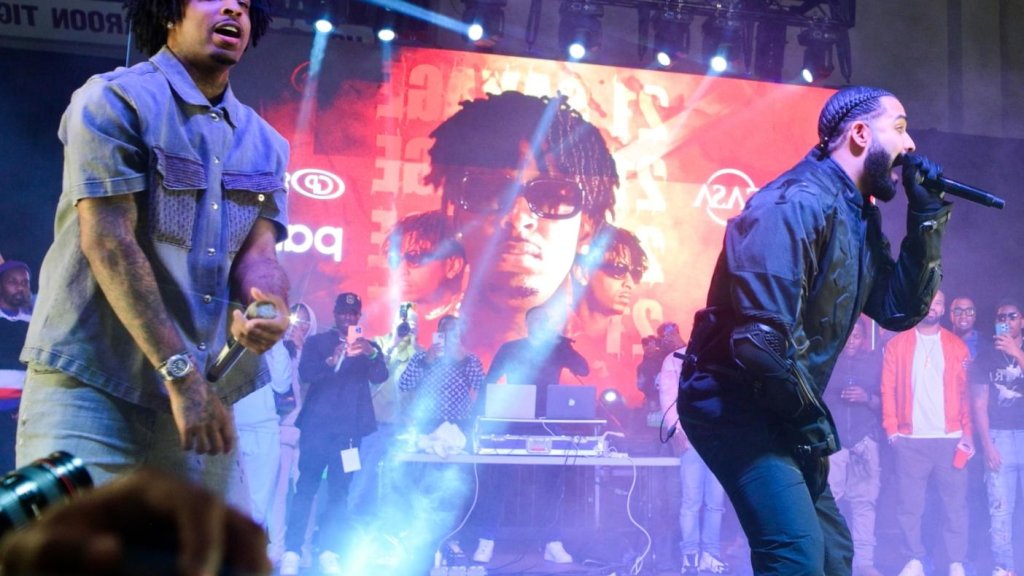 Drake et 21 Savage partagent la pochette de « Her Loss » avant la sortie de l’album – Rolling Stone