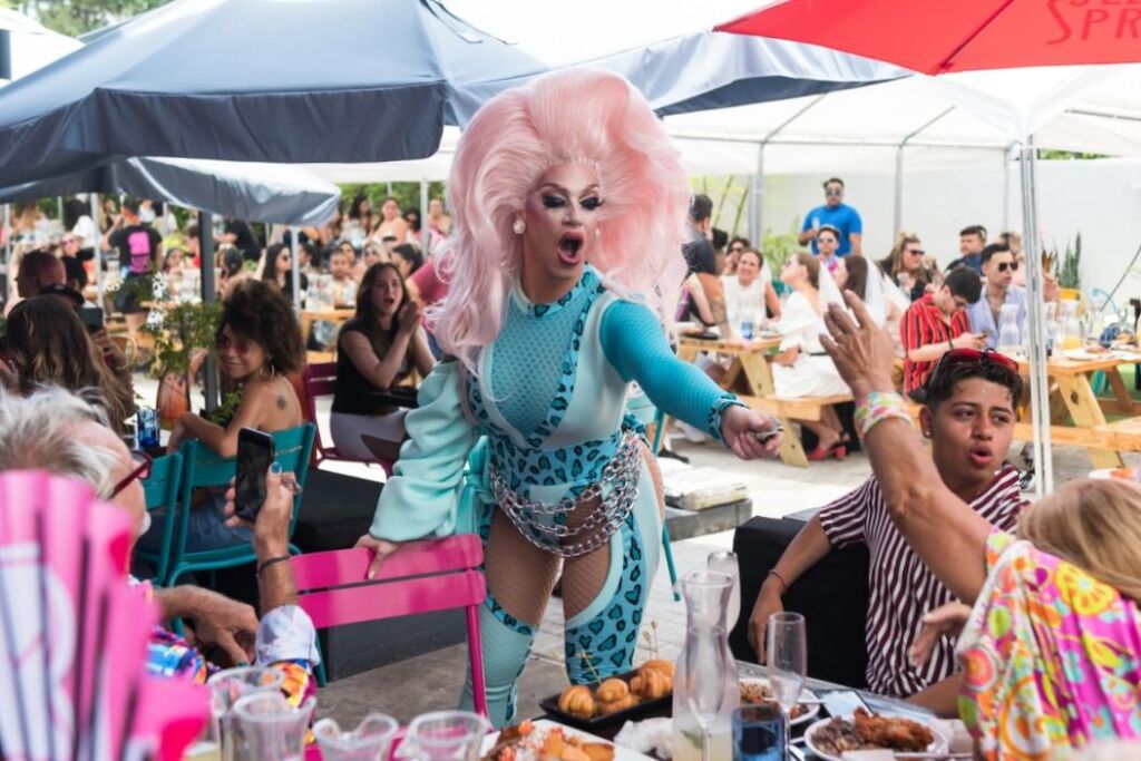 Brunch ‘Family Karma’ filmé à l’emblématique R House Wynwood de Miami – Accueil du célèbre Drag Brunch