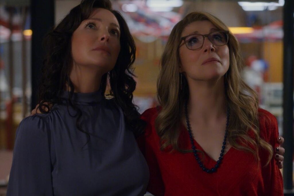 La saison 2 de « Firefly Lane » révèle ce qui a mis fin à l’amitié de Tully et Kate