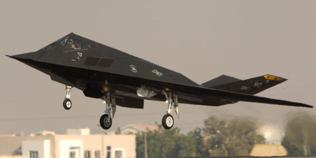 L’US Air Force veut de l’aide pour continuer à voler des avions furtifs F-117 à la retraite L’US Air Force veut de l’aide pour continuer à voler des avions furtifs F-117 à la retraite