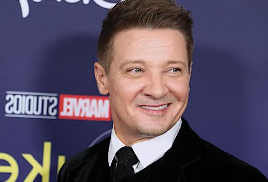 Explication de l’accident de chasse-neige de Jeremy Renner – Première photo en récupération Explication de l’accident de chasse-neige de Jeremy Renner – Première photo en récupération