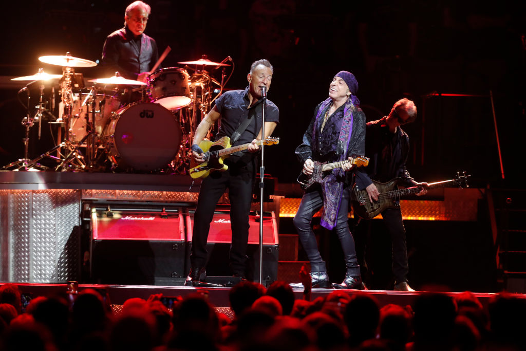 Covid frappe E Street alors que les membres manquent le spectacle de Dallas de Bruce Springsteen – Rolling Stone Covid frappe E Street alors que les membres manquent le spectacle de Dallas de Bruce Springsteen – Rolling Stone