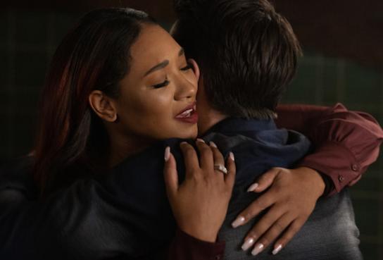 Récapitulatif « The Flash » : Iris est enceinte ! — Qui a combattu la mort rouge ?