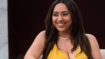 Quelle est l’ethnicité et la race de Bliss Poureetezadi ?