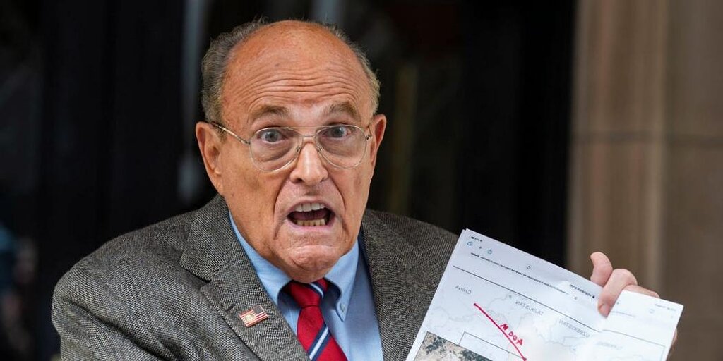 Les avocats de Giuliani le poursuivent pour près de 1,4 million de dollars de frais juridiques Les avocats de Giuliani le poursuivent pour près de 1,4 million de dollars de frais juridiques