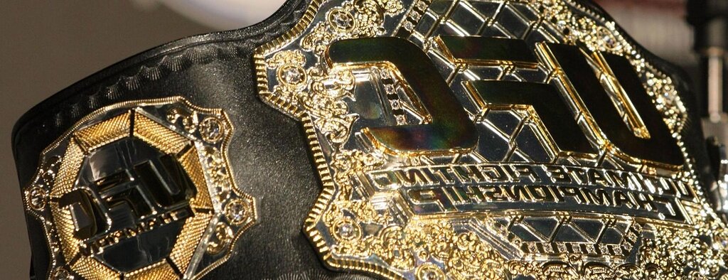 La combinaison de classe UFC incarne deux armes juridiques puissantes dans le sport La combinaison de classe UFC incarne deux armes juridiques puissantes dans le sport