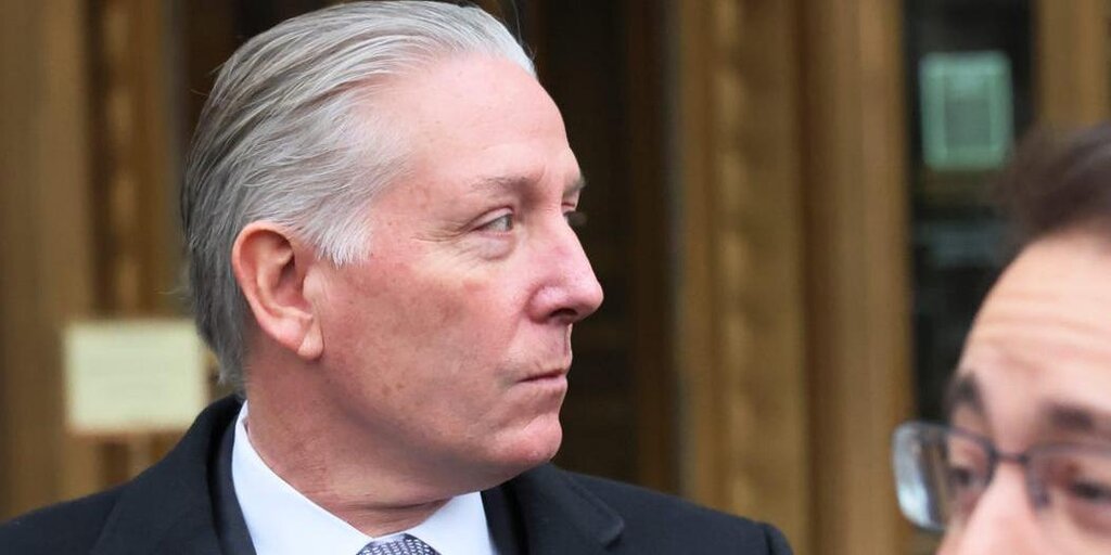Charles McGonigal, ancien agent du FBI en disgrâce, plaide coupable de paiements secrets Charles McGonigal, ancien agent du FBI en disgrâce, plaide coupable de paiements secrets