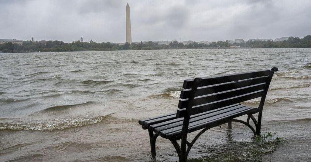La côte sud-est frappée par des inondations alors qu’Ophelia s’affaiblit en dépression tropicale et se déplace vers le nord La côte sud-est frappée par des inondations alors qu’Ophelia s’affaiblit en dépression tropicale et se déplace vers le nord