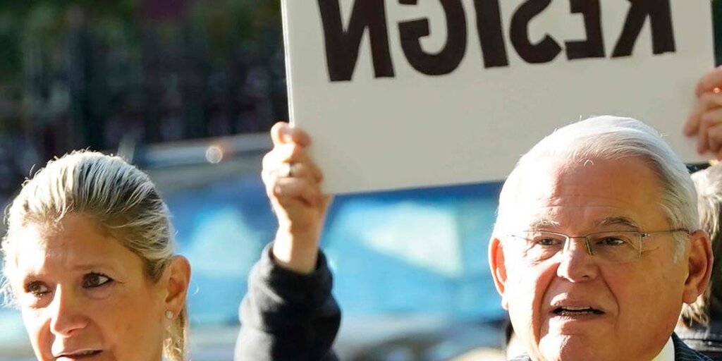 Menendez comparaît devant le tribunal pour des accusations de corruption au milieu d’appels à la démission Menendez comparaît devant le tribunal pour des accusations de corruption au milieu d’appels à la démission