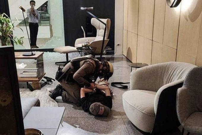 Trois morts et quatre blessés dans une fusillade dans un centre commercial de Bangkok Trois morts et quatre blessés dans une fusillade dans un centre commercial de Bangkok